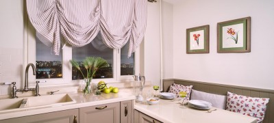 Design of curtains for a small kitchen