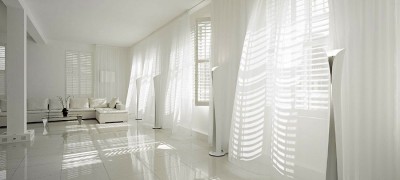 The use of white curtains in the interior