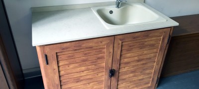 Why do you need a kitchen sink with a curbstone, types of forms and selection rules