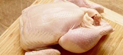 Décongeler du poulet au micro-ondes ou sans