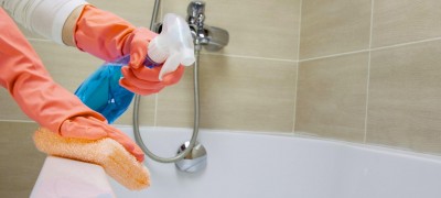 How to clean your bathtub at home