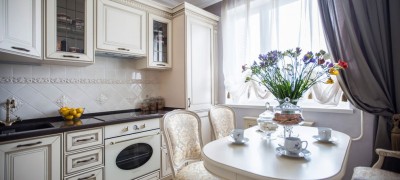 What curtains can be chosen for the kitchen