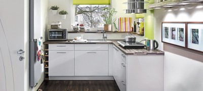 Arrangement of furniture in a small kitchen