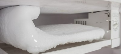 Features of proper defrosting of the refrigerator