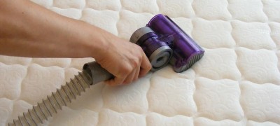 How to clean a mattress at home