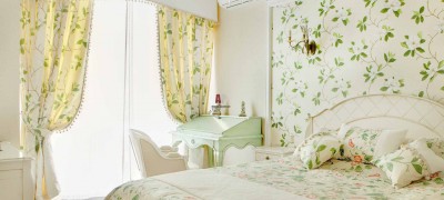 Features of the set curtains and bedspread