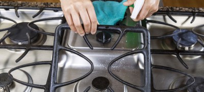 How and how to clean the grate of a gas stove from grease and carbon deposits