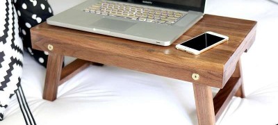 Faire une table pour un ordinateur portable de vos propres mains