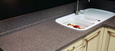 How to install a countertop on a kitchen set