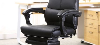 Assemblage d'un ordinateur et d'une chaise de bureau