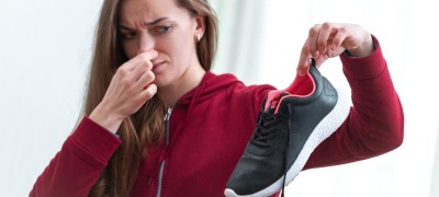 How to effectively eliminate sneaker odor