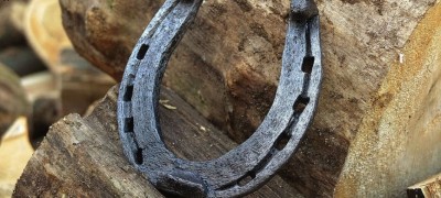 How to hang a horseshoe for good luck