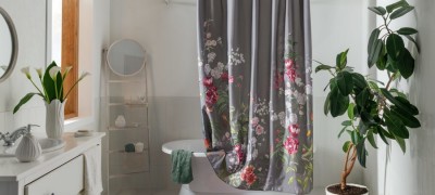 Textile bathroom curtains