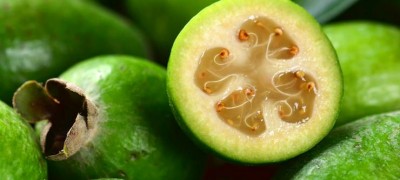 Cleaning and consuming feijoa