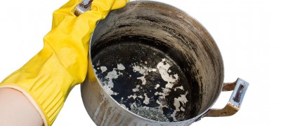 Features and rules for cleaning aluminum dishes from carbon deposits and scale