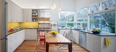 How to choose the right lamp over the table in the kitchen