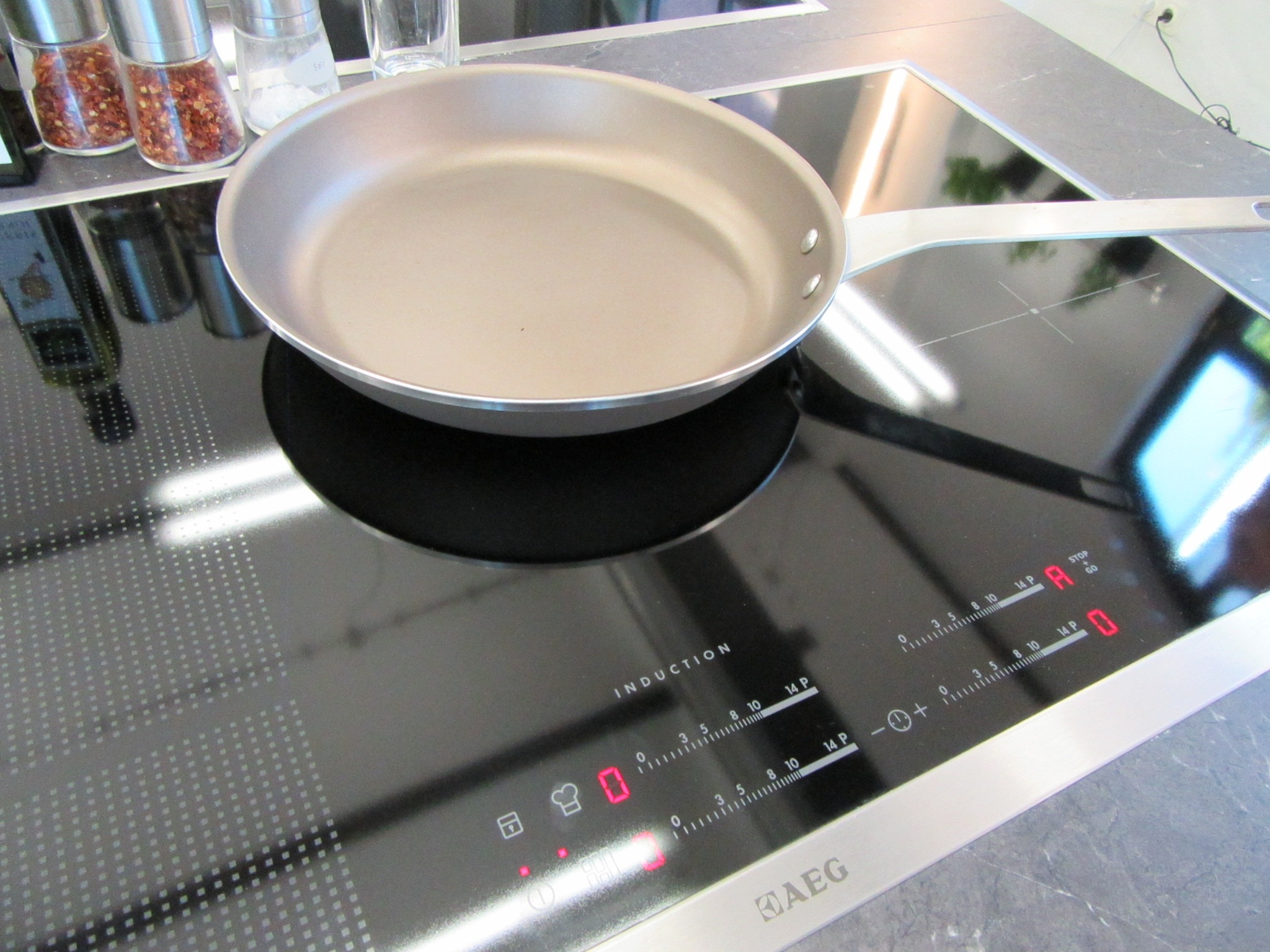 aluminum frying pan