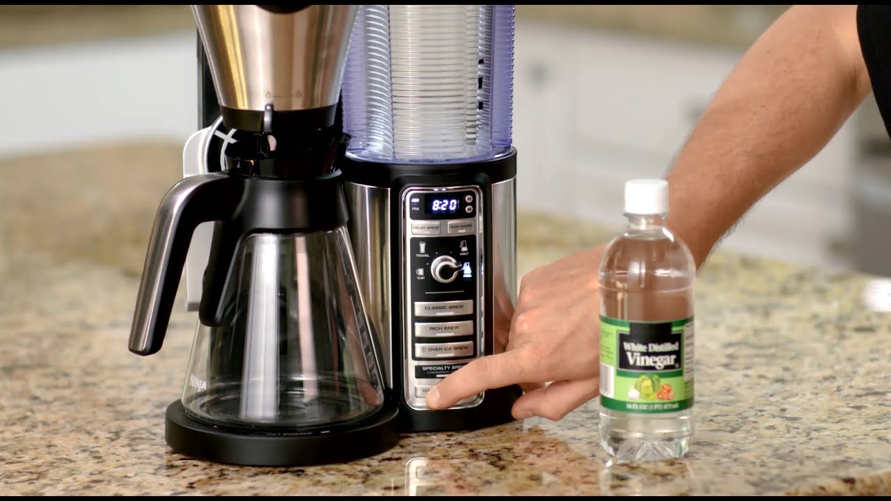 cleaning the coffee machine with vinegar