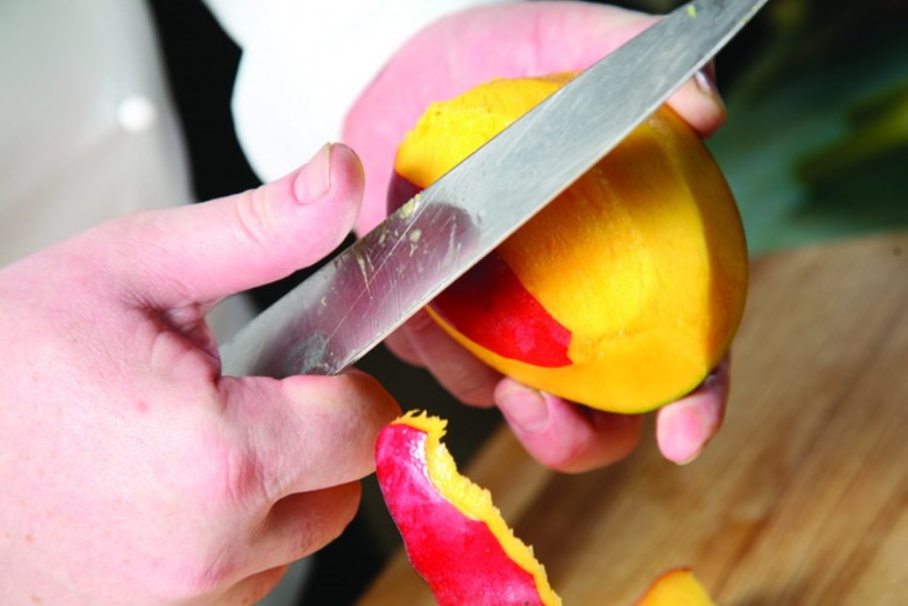 how to peel a mango