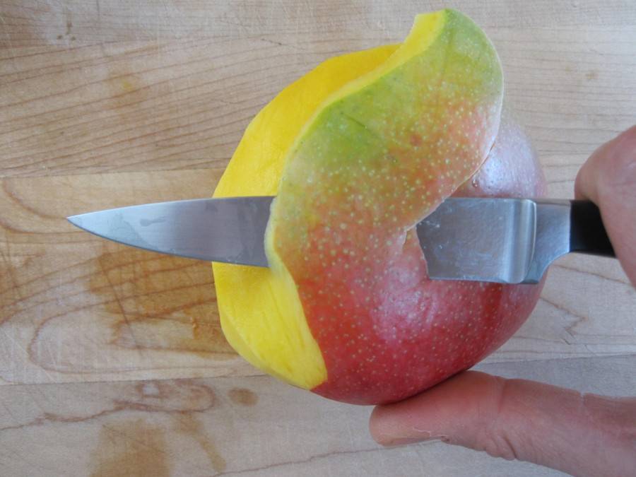 how to peel a mango