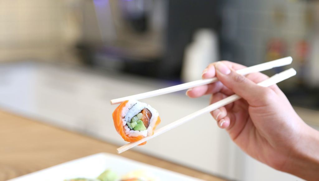 how to eat rolls with chopsticks