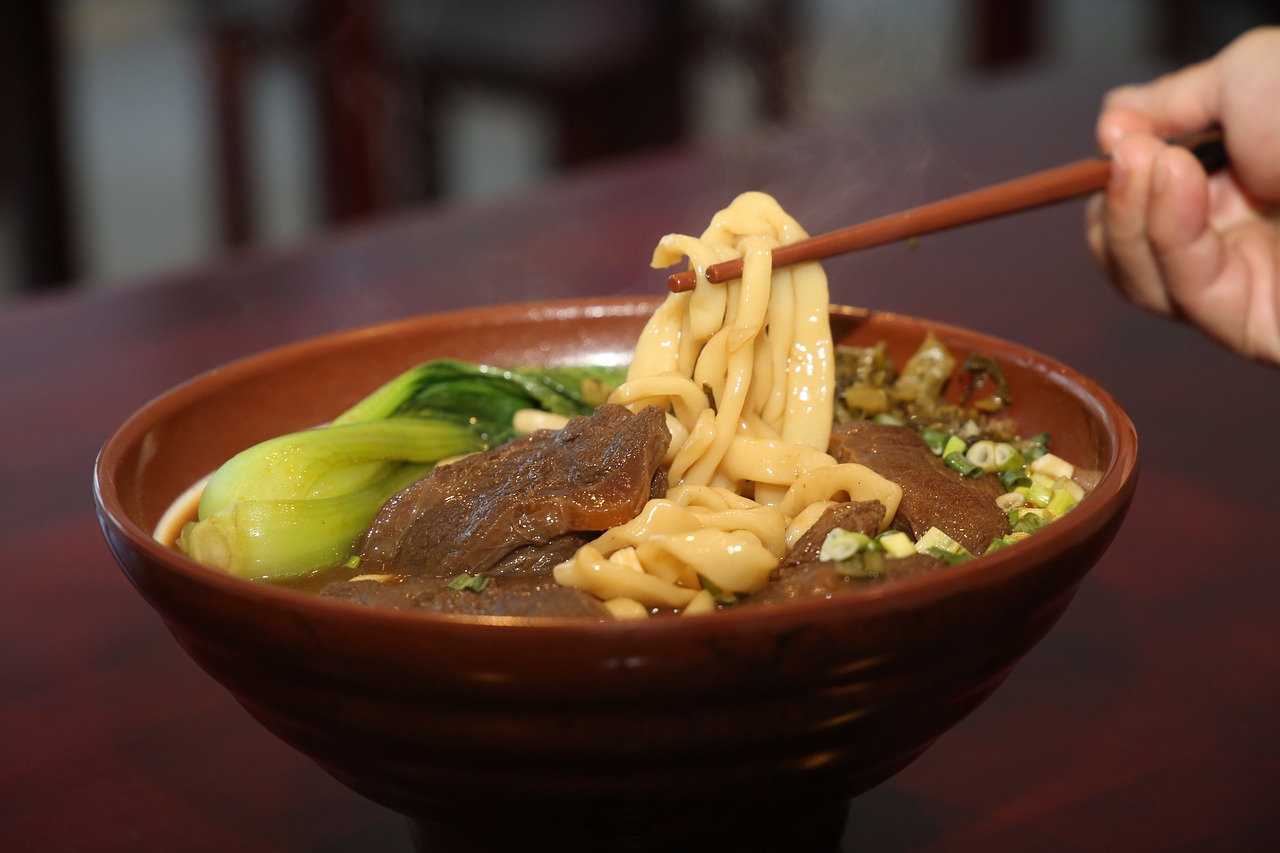 how to eat soup with chopsticks photo