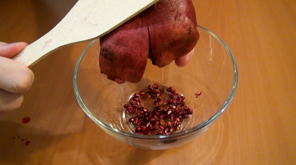 how easy it is to peel a pomegranate