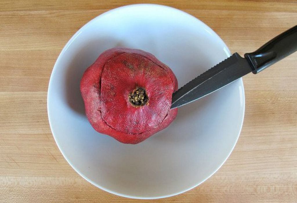 how to peel a pomegranate