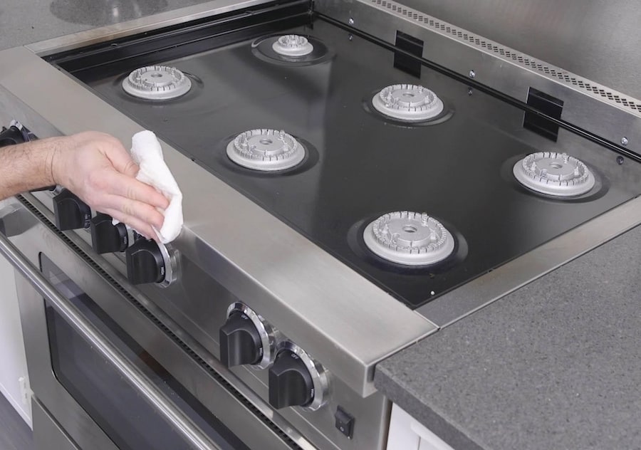 how to clean the stove with soda ash