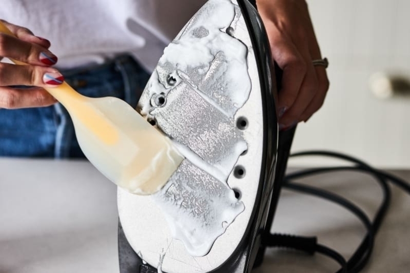 how to clean an iron with soda