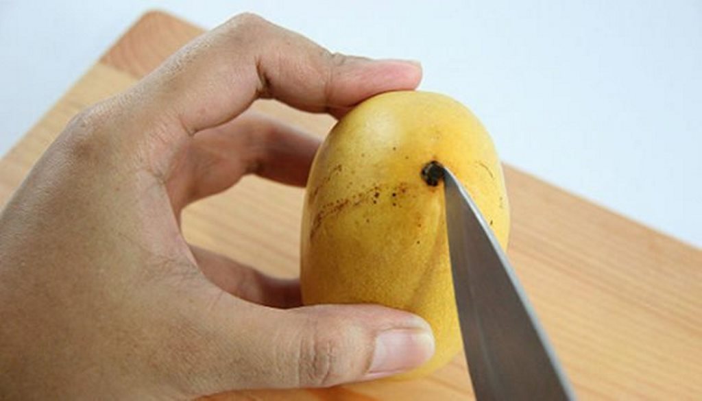 how to properly peel a mango