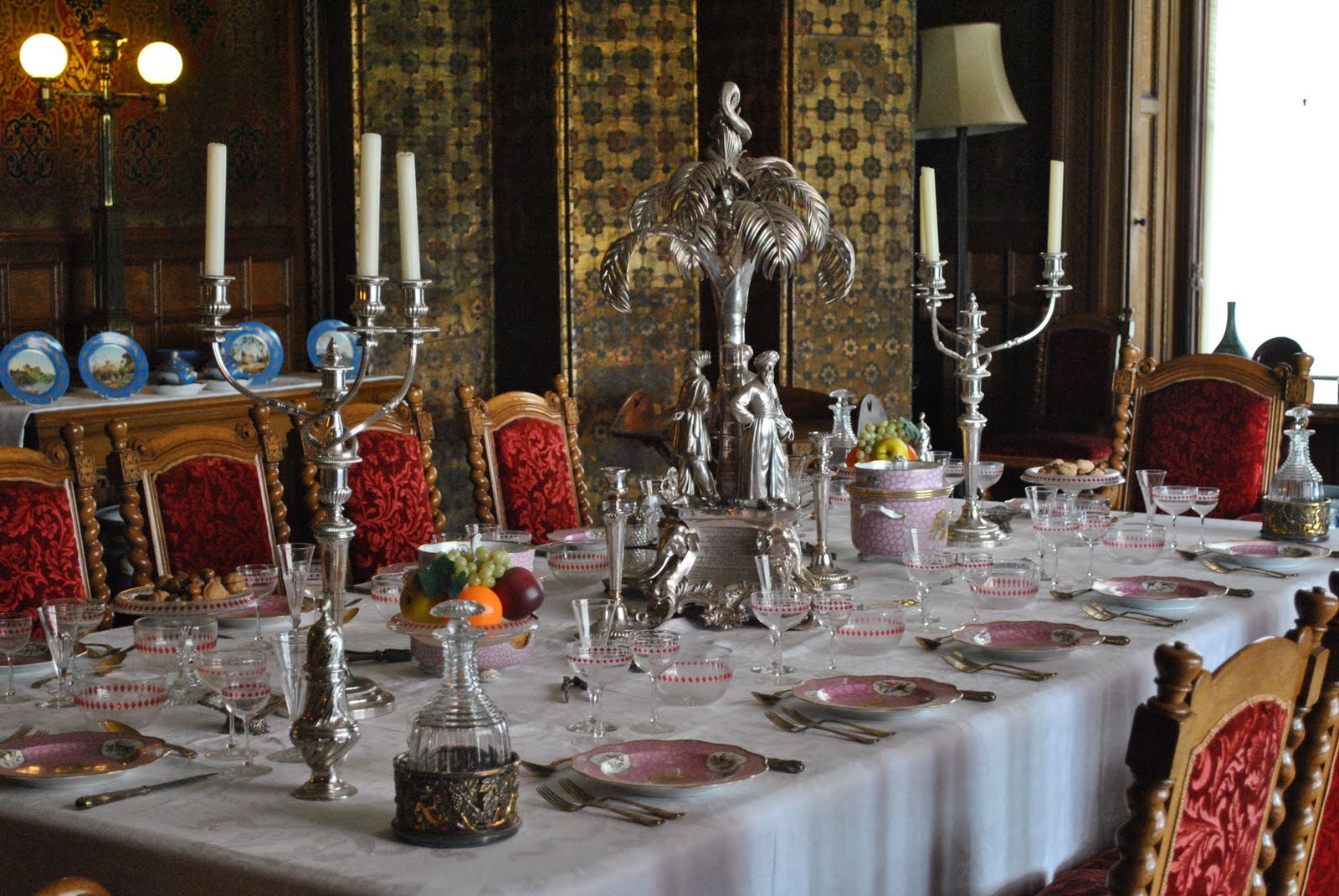 festive table setting