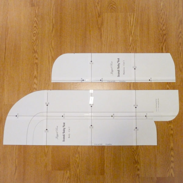 The pattern consists, as it were, of two parts: the main mattress and the sides, which resemble a horseshoe shape on the pattern.