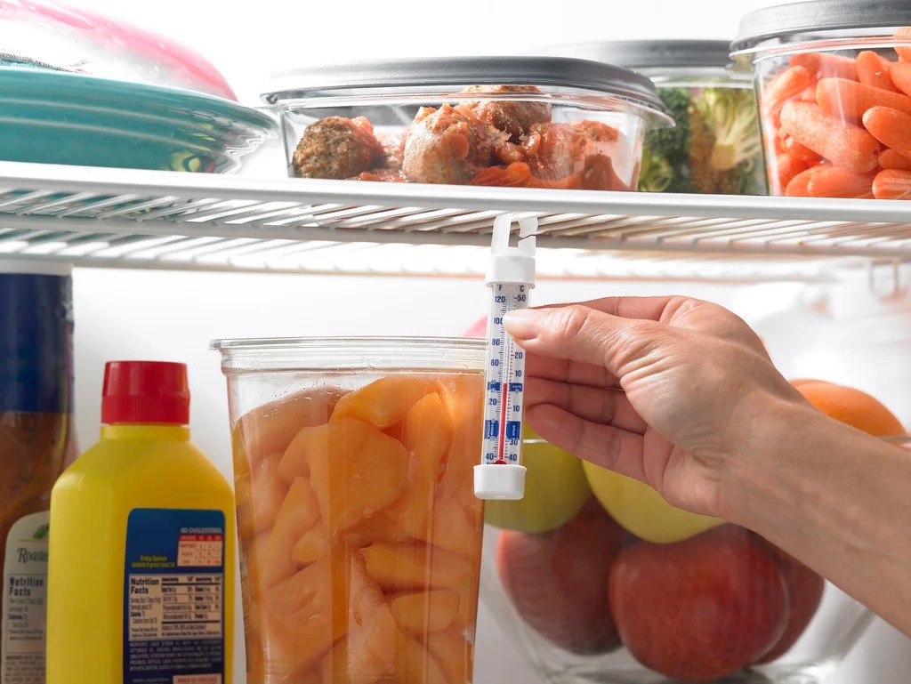 how to find out what is the temperature in the refrigerator