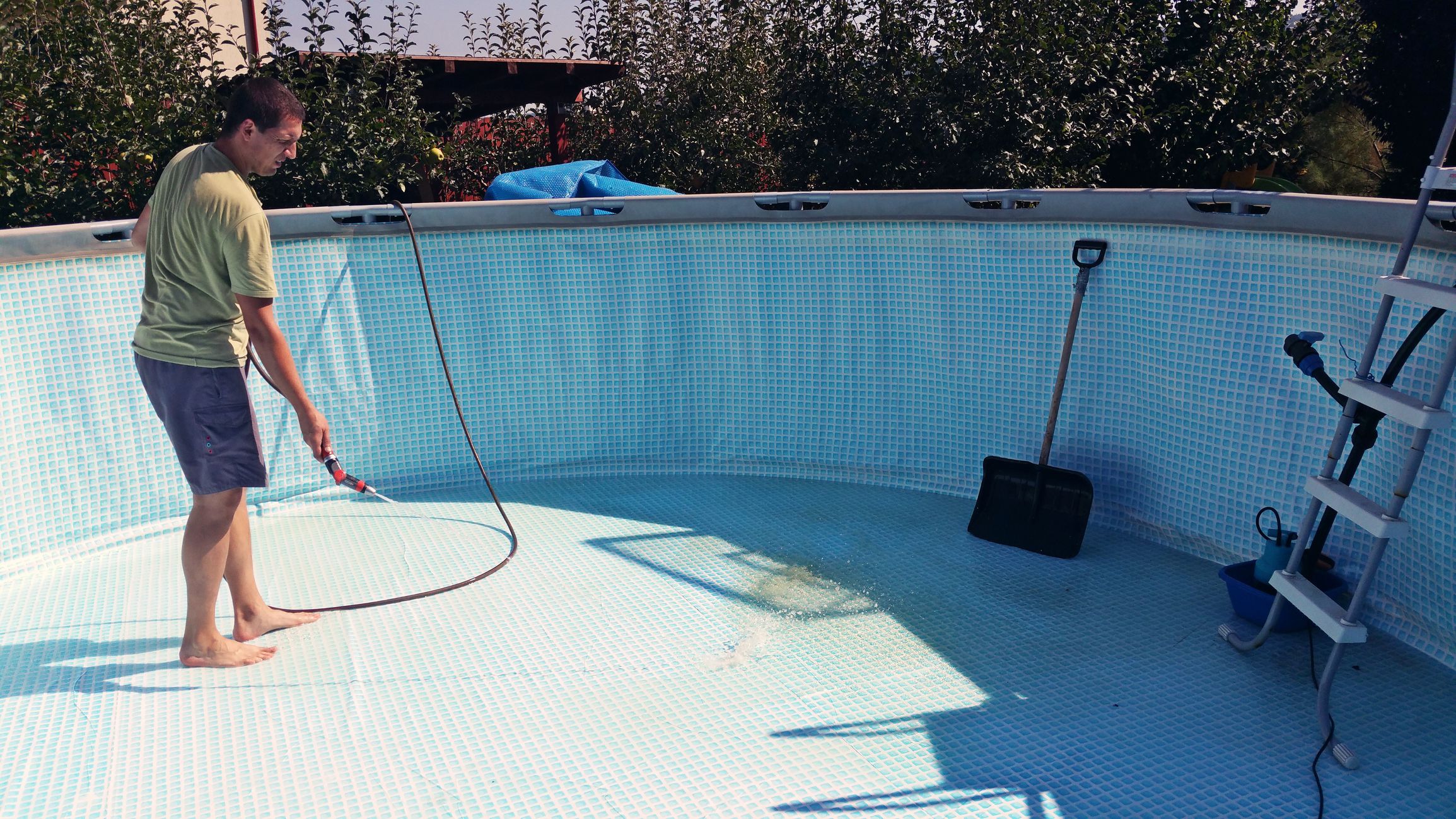 washing the frame pool