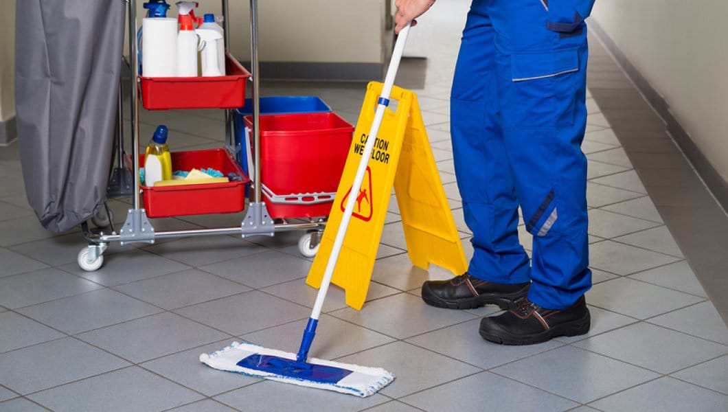 cleaning the floor with a solution of whiteness