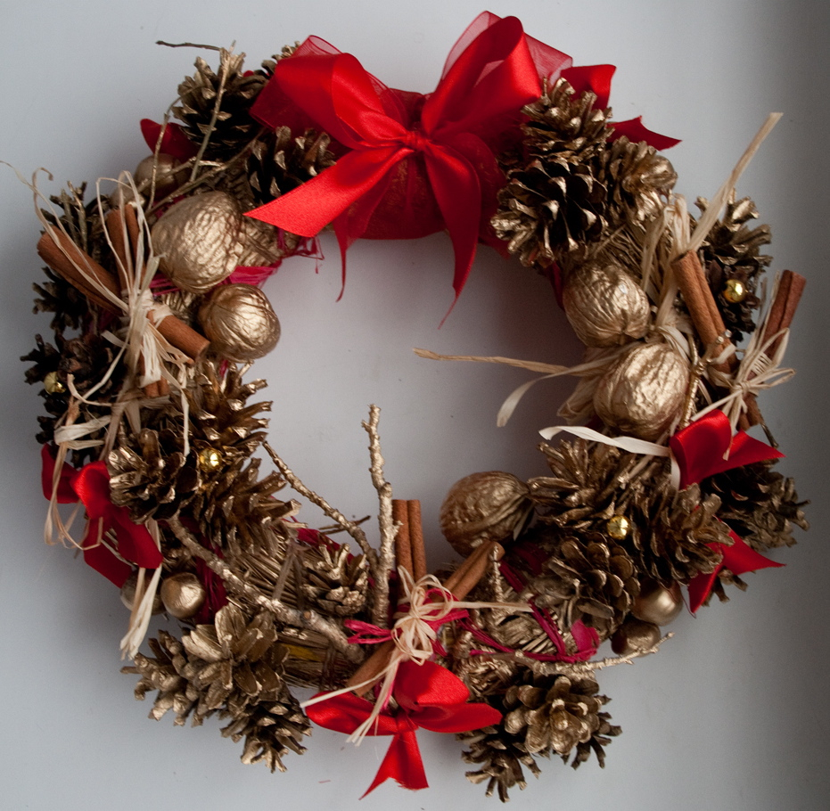 christmas wreath of cones