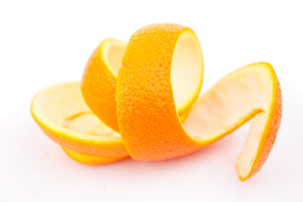 With the help of orange peels, you can not only carry out preventive cleaning of the microwave, but also revive the oven, covered with old fat and carbon deposits.