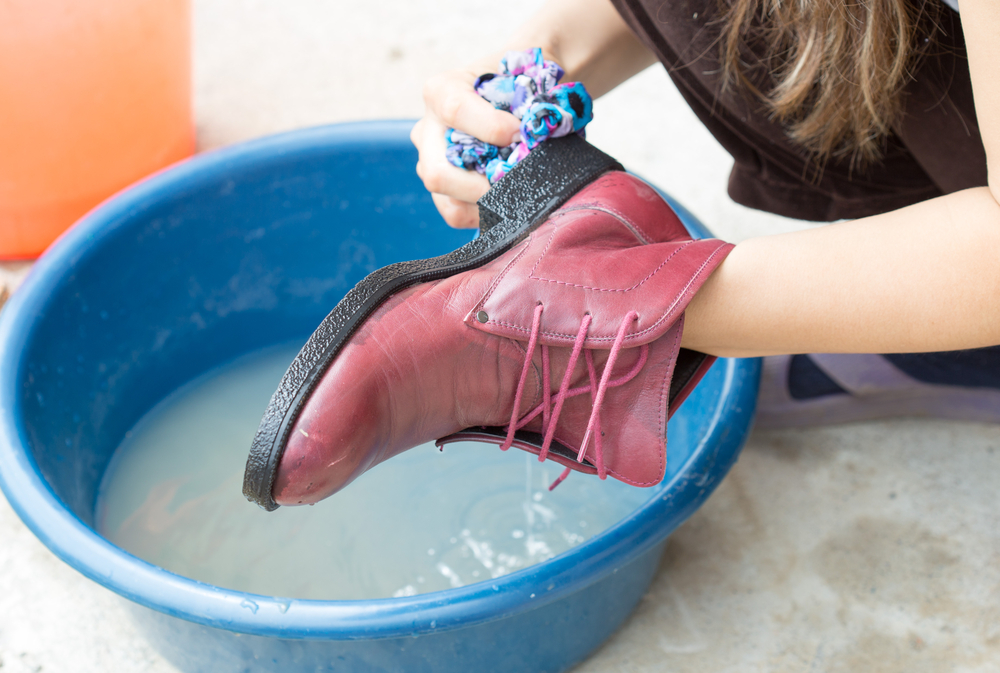 wash shoes