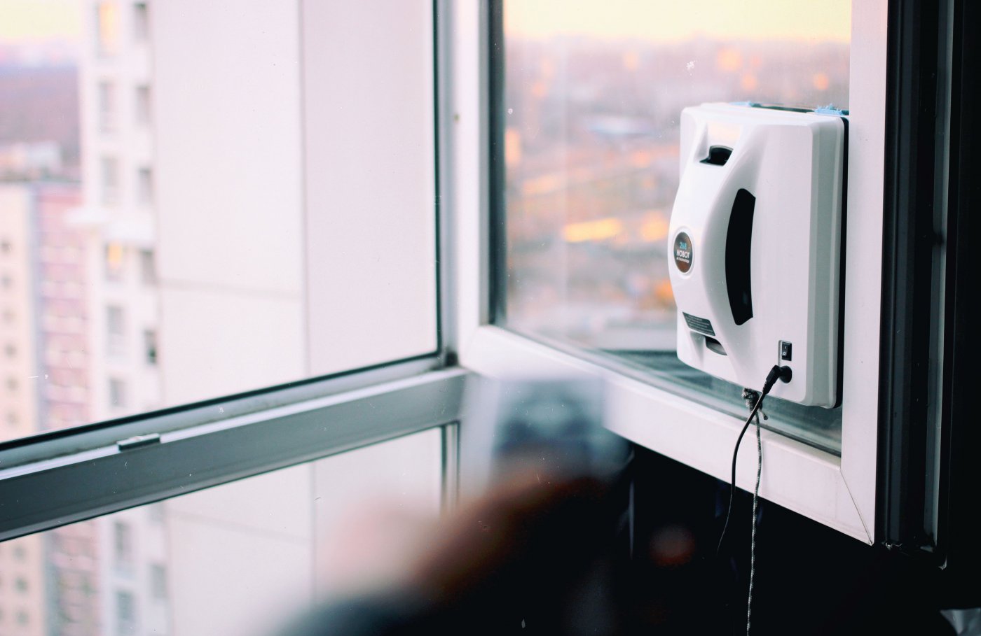 robot window cleaner photo