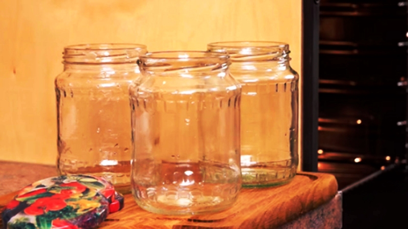 sterilization of cans in the oven