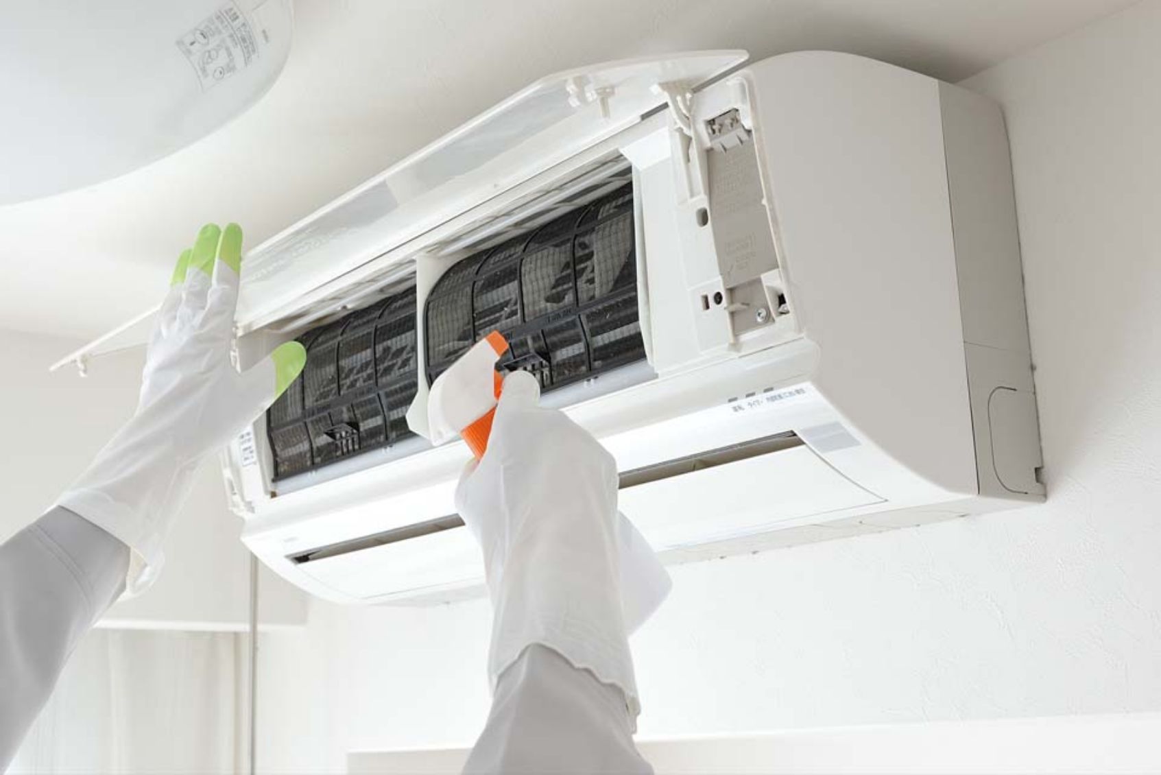 cleaning home air conditioner