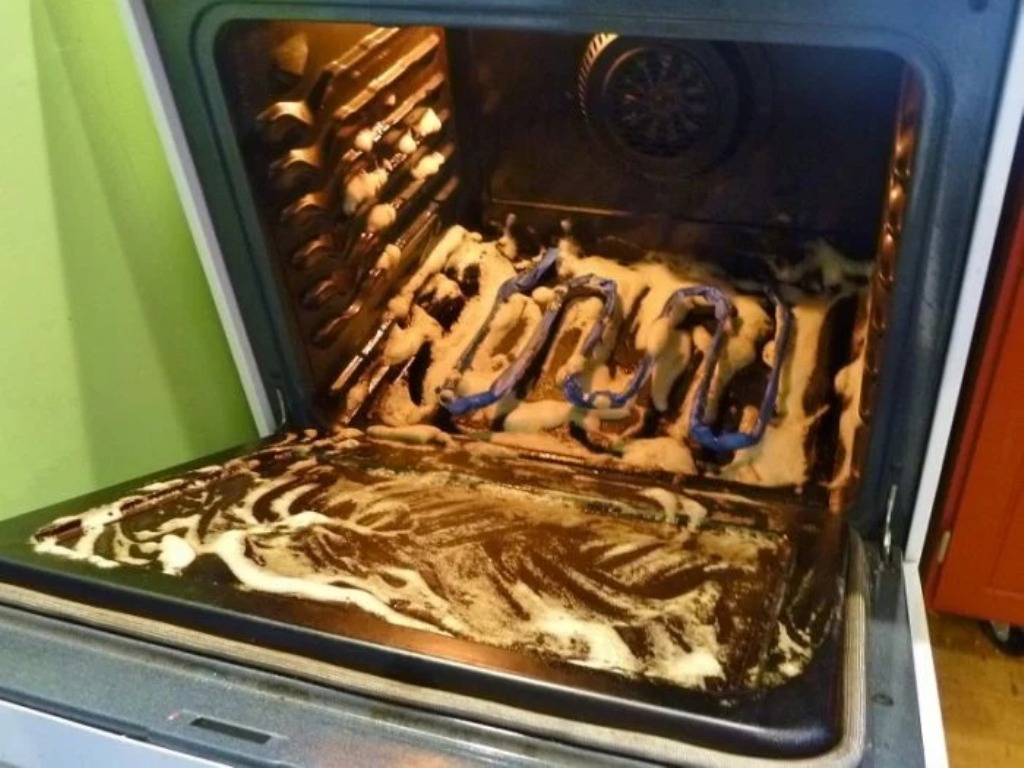 cleaning the oven with soda and vinegar photo