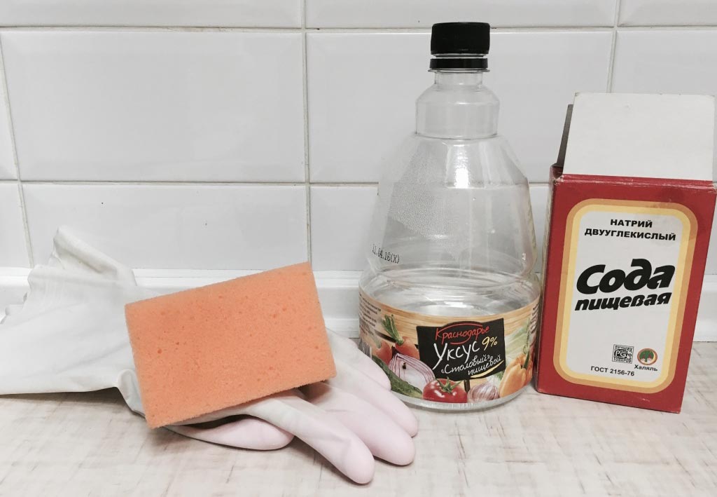 cleaning the oven with baking soda and vinegar