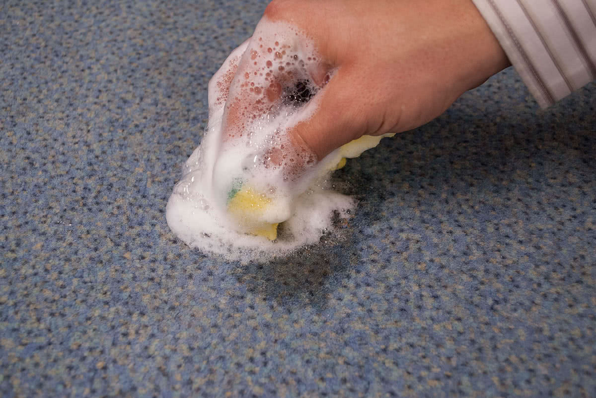 cleaning carpet from grease