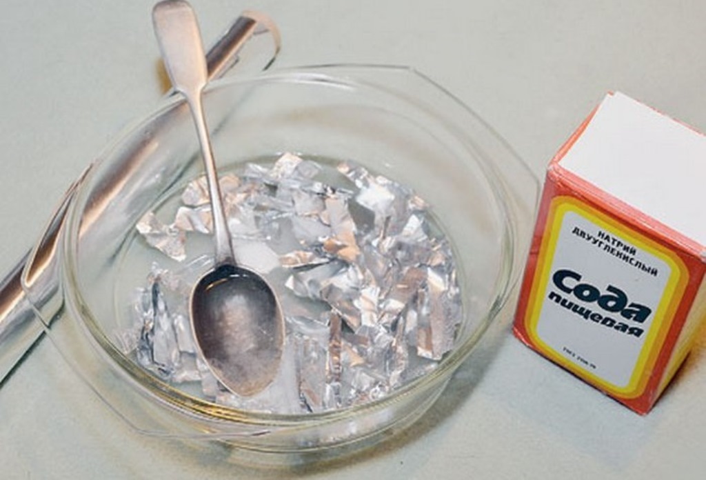 cleaning silver with soda