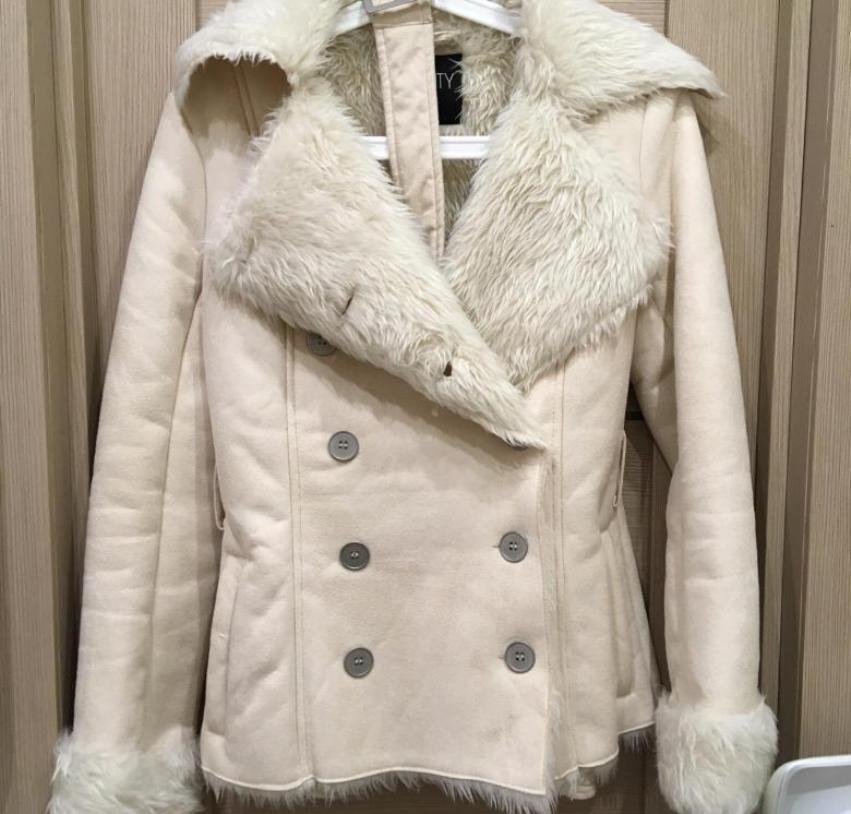 nettoyer un manteau en peau de mouton léger