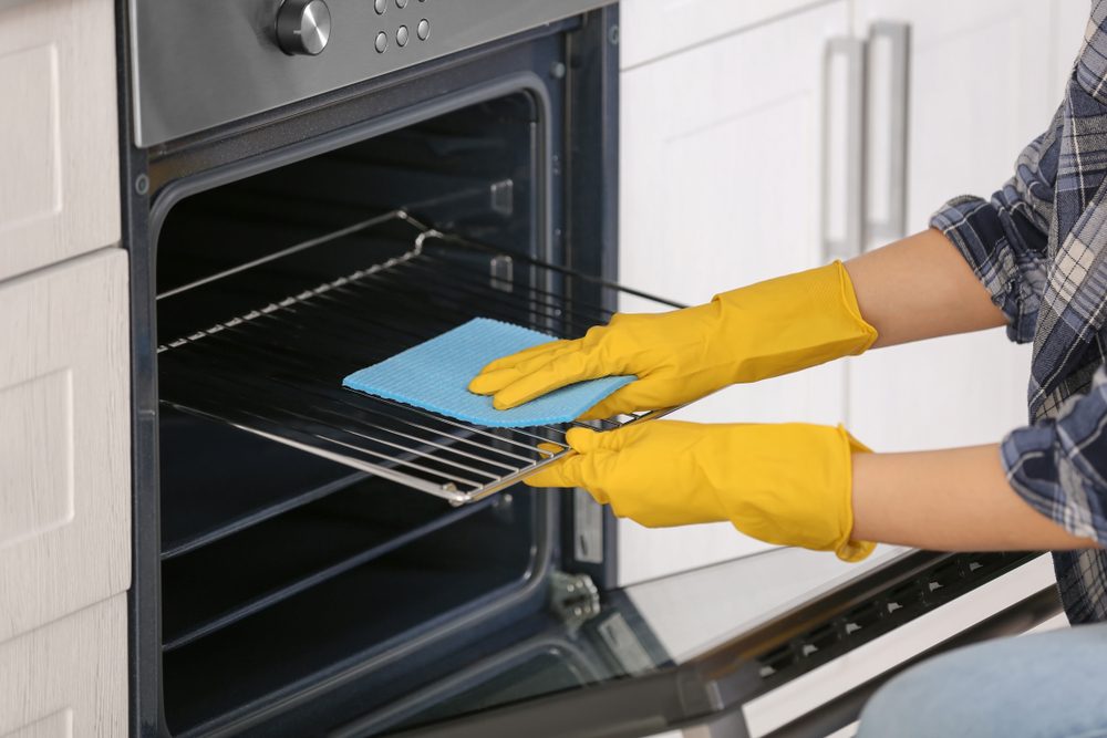 how to clean the oven from grease and carbon deposits