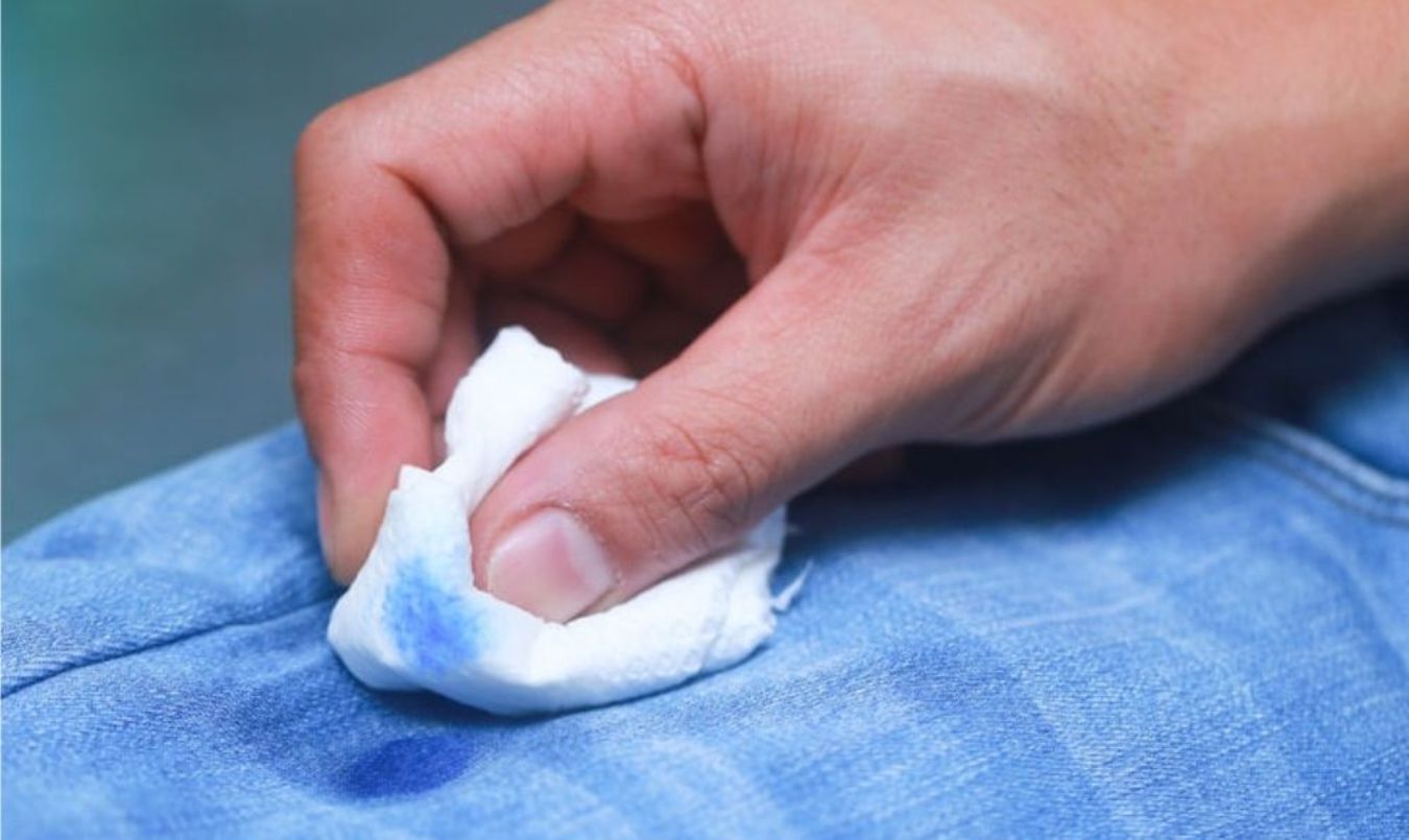 how to clean fumes from clothes