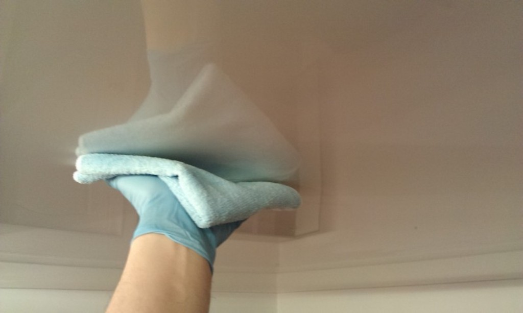 how to wash a stretch ceiling without streaks